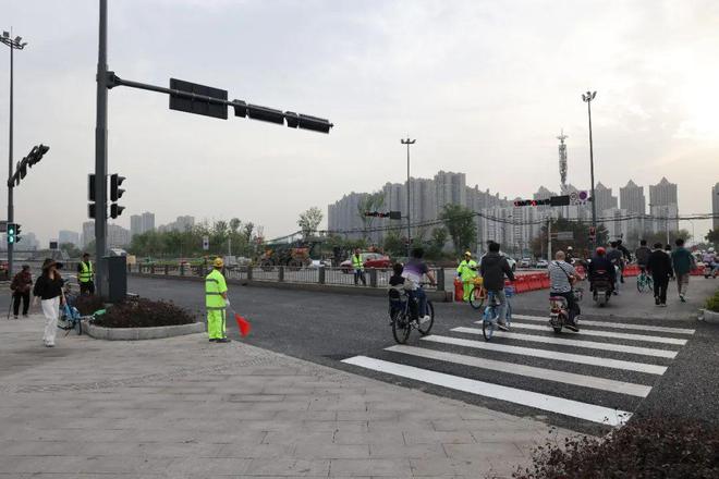 顺路口）下穿隧道半幅通车澳门新葡京剑南大道（长(图1)