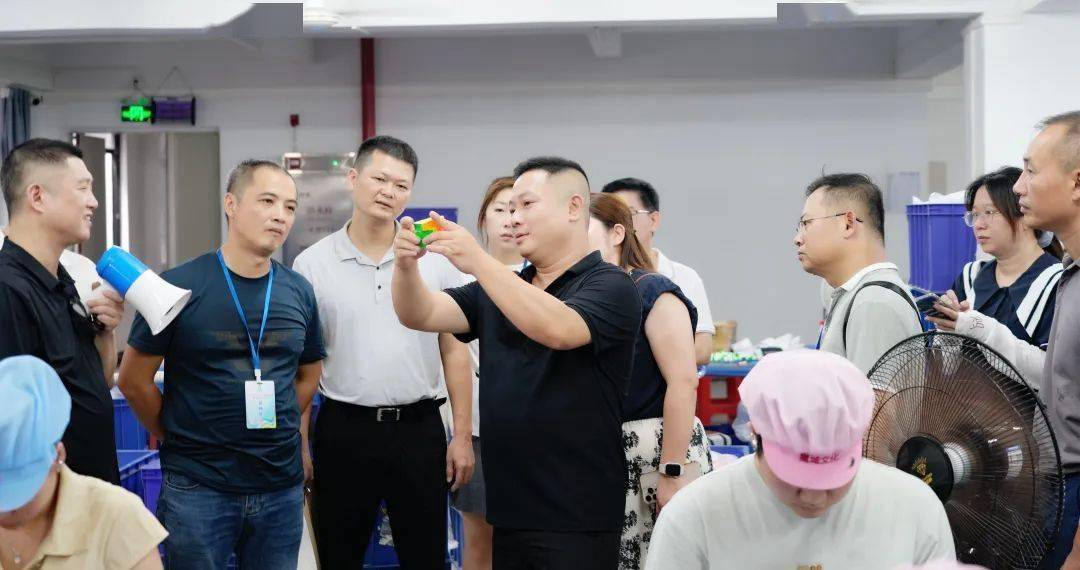 方卖到全球150个国家和地区获新华社报道！新葡京网上赌场2000元起家这个澄海人将魔(图8)